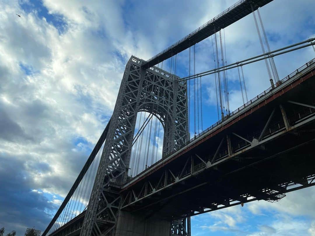 Monday満ちるのインスタグラム：「The clouds are so dramatic today in #ny」