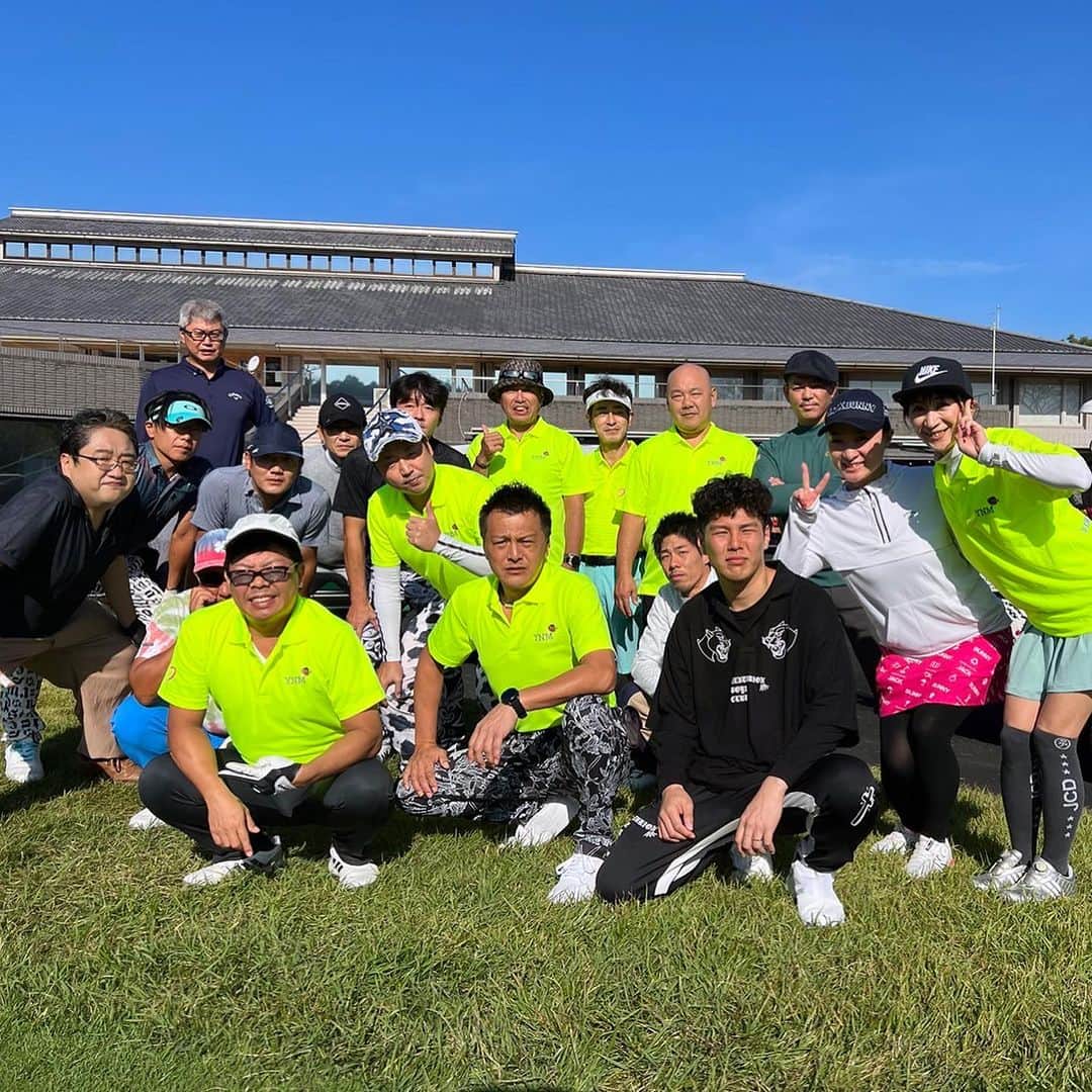 西尾夕紀のインスタグラム：「先日の事。 愉快な仲間達たかおちゃんお誕生日おめでとう！！ コンペ⛳️が開催されました！  お天気も良く最高なゴルフ日和🏌️‍♀️ YUICHIRO君、みずほちゃん 山口社長と 仲良くラウンド！！  朝からゴルフプレーして 夜は亀戸韓国料理「一品」にて ハッピーバースデー🎂会&表彰式スタート！  結果は…12位でした。 仕事で少し遅れて先日お誕生日だった 瀬尾さんも合流し、更に盛り上がりました‼️  来週は、栗田けんじさんのコンペもあるのですが 練習しないままのプレーになるだろうなぁ…😂  とにもかくにも、楽しみます⛳️！！  たかおちゃん‼️瀬尾さん‼️ お誕生日おめでとう御座いました🎂 #ゴルフコンペ #おめでとう #鹿島の杜カントリー倶楽部」