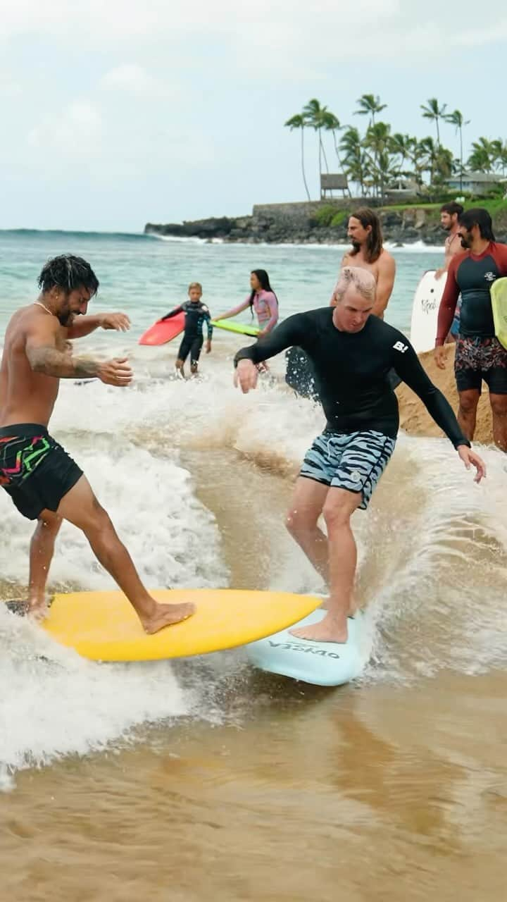 ジェイミー・オブライエンのインスタグラム：「Nothing but fun with this guy @italoferreira at Waimea river 🩵 @jamieobriensurfexperience」