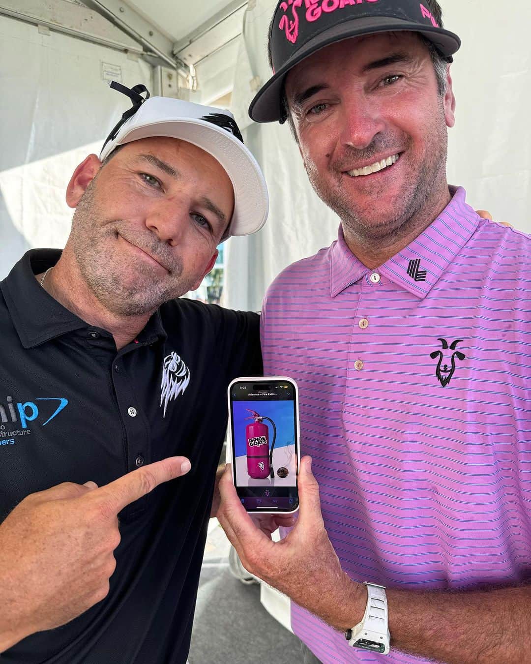 のインスタグラム：「@thesergiogarcia is a good sport! Sorry we had to put out your fire! That was a battle out here today but the boys got the job done. Great playing @fireballsgc_ our 🧢 is off to you! #RangeGoatsGC #goatgang」