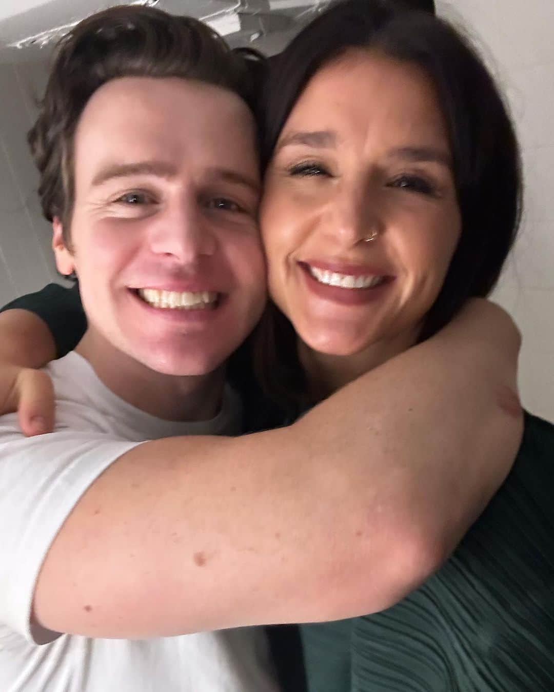 ジェシー・ウェアのインスタグラム：「A perfect New York moment with this dreamboat. Merrily We Roll Along is just wonderful!! Beg, borrow or steal a ticket.  The cast are simply outstanding x」