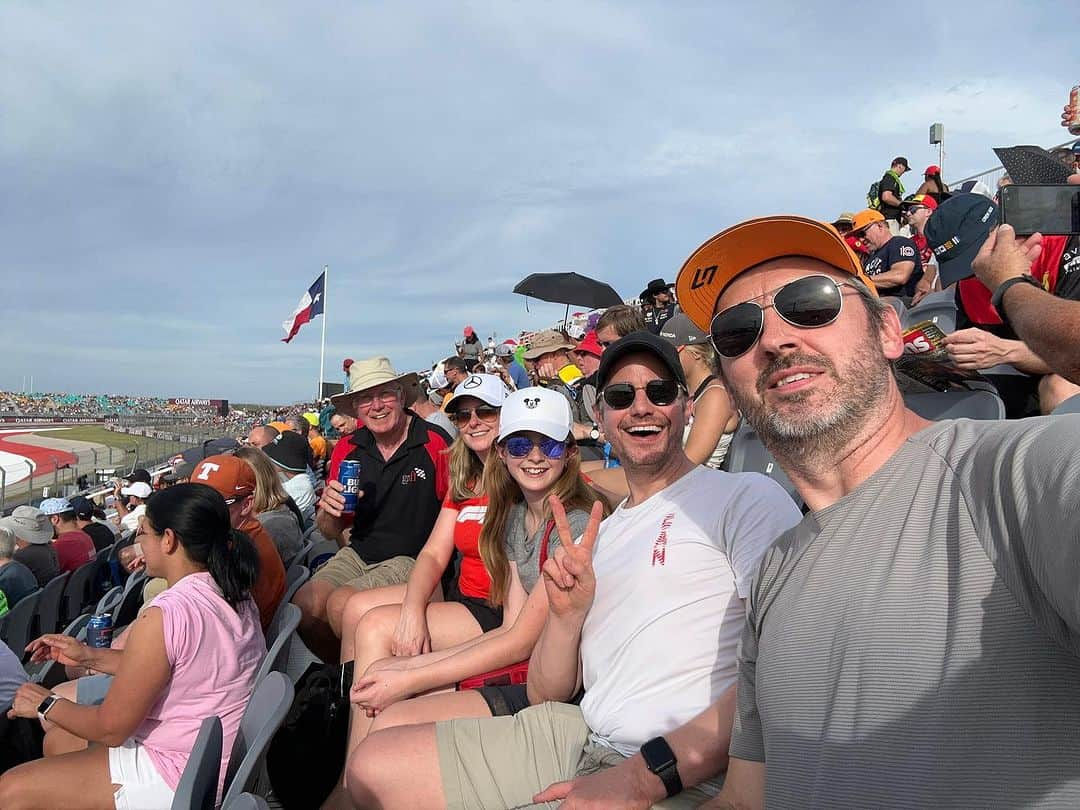 ジェフリー・バトルのインスタグラム：「Ready for the Sprint in Austin!  #F1 Birthday celebration with my dad!」