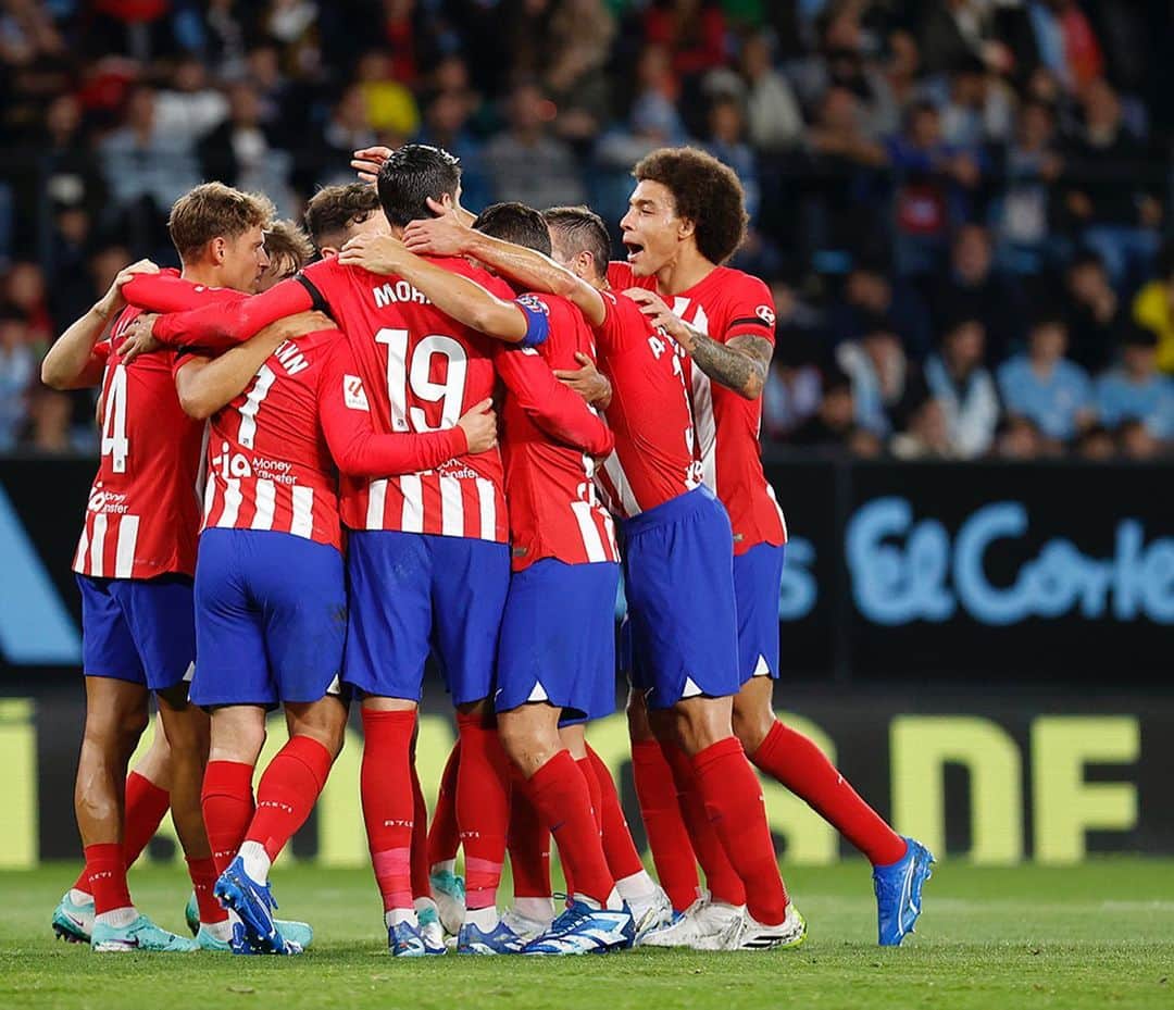 コケのインスタグラム：「Seguimos!! ➕3️⃣❤️🤍💪🏼🚀 #AúpaAtleti」