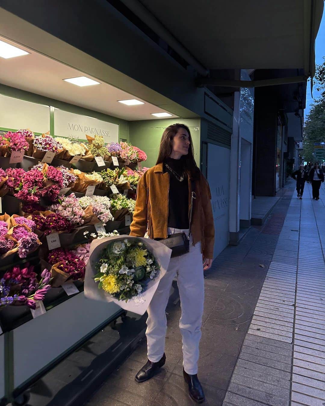 ブランカ・パディラのインスタグラム：「Sábado de 💋s, buena comida y flores」