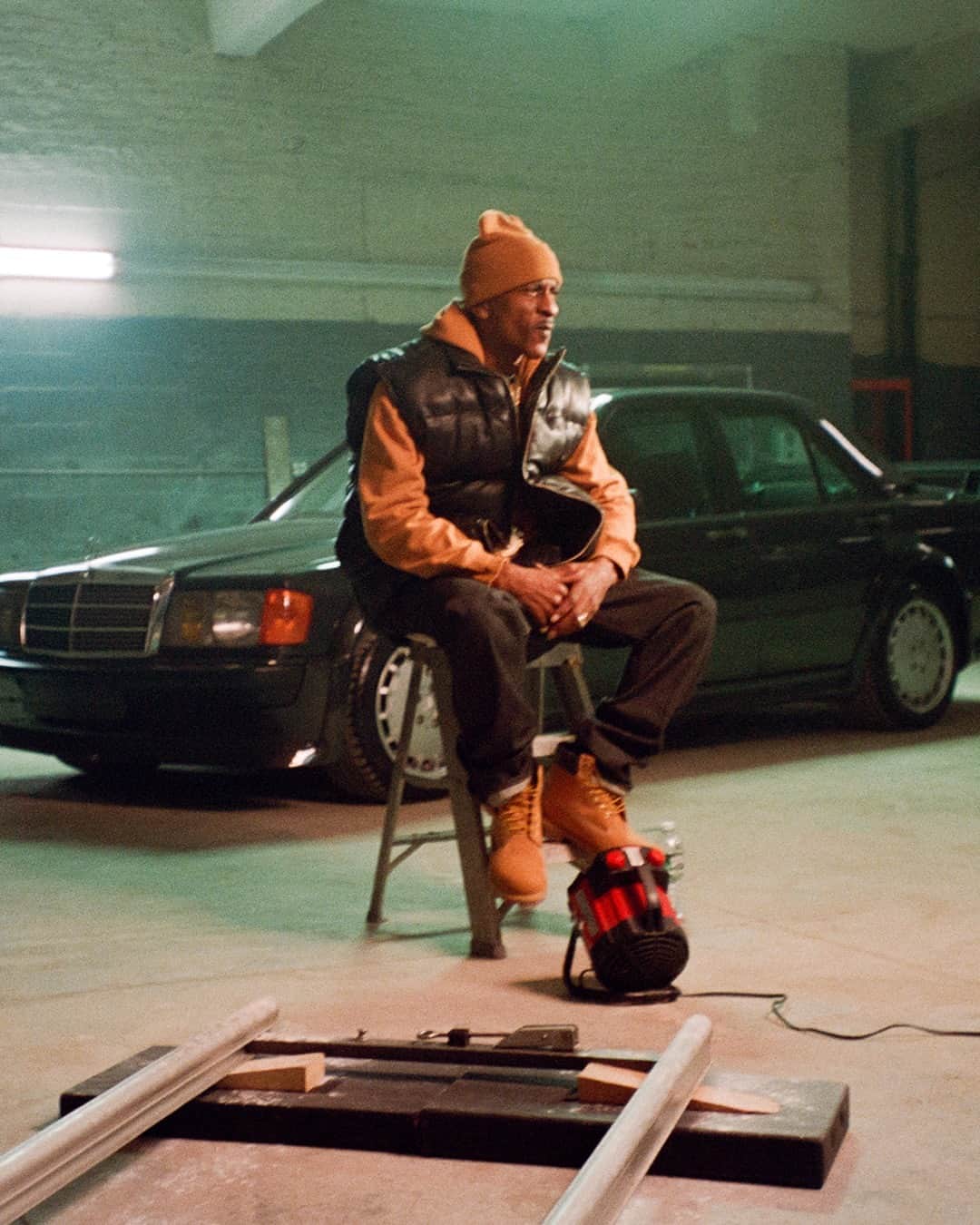 ティンバーランドのインスタグラム：「“Something about Timberland, man. I just feel like that’s what I’m supposed to be wearing.”  Timbs are not a boot, they’re a necessity. A pair for every task in any city or terrain. 🏞️  A pioneer of lyrical rhyme, @thegodrakim highlights what Timberland means to him in “This is Not a Boot: The Story of an Icon,” presented by @highsnobiety.   Out now. Link in bio. 🎞️  #Timberland #Timberland50 #BuiltForTheBold #ThisIsNotABoot」