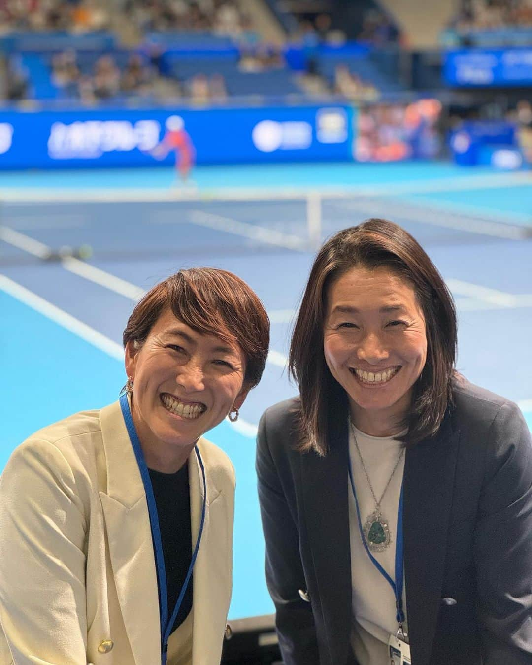 杉山愛さんのインスタグラム写真 - (杉山愛Instagram)「木下グループジャパンオープン🇯🇵 準決勝を観戦🎾  今週の望月慎太郎選手の頑張りには心から拍手を送りたい👏👏👏 本当に良い試合を沢山見せてくれた✨ ありがとう😊 @shintaromochizukiofficial   伊達さんとお隣で観戦🎾 最近は @jwt50_japanwomenstennistop50  の活動でもよくご一緒する時間があります😊😊  息子も生でテニス観戦できて大興奮でした✨ 今日の決勝戦も行きまーす🎾  #11月10日 #11月11日 #BJK #日本代表 #有明コロシアム #であるので #よろしくお願いします #🙇‍♀️🙇‍♀️🙇‍♀️  #木下グループジャパンオープンテニス  #この盛り上がりハンパない」10月22日 7時07分 - aisugiyamaofficial