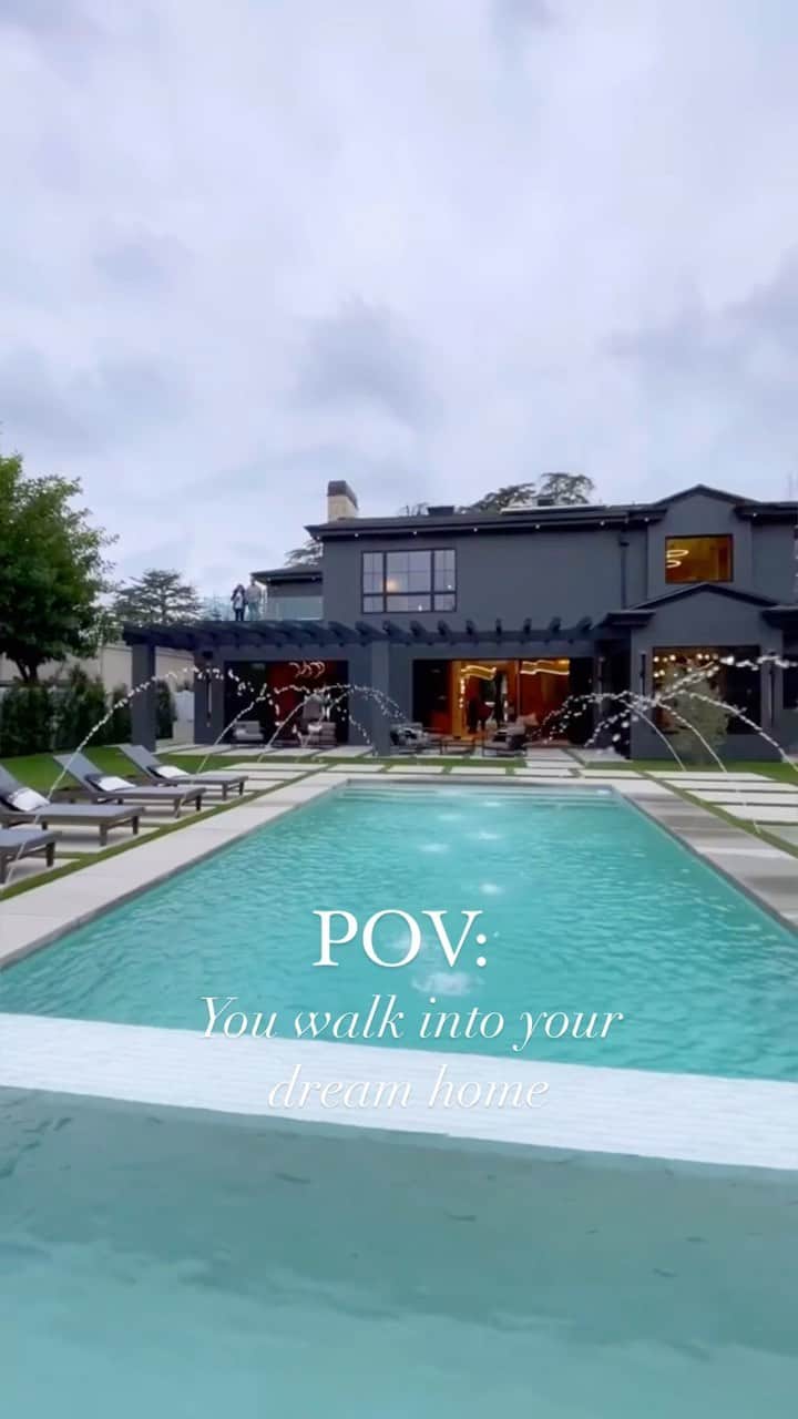 ジェセニア・バイスのインスタグラム：「POV you walk into your dream home 🥹😍🥰 Contact me for any and all home inquiries 📧Jessenia@signaturerealtynj.com  #luxuryrealestate #realestate #luxuryhomes #realtor #njrealtor #realestateagent #luxurylifestyle #dreamhome #interiordesign  #realtorlife  #househunting  #realestatelife #residentialhomes #pool」