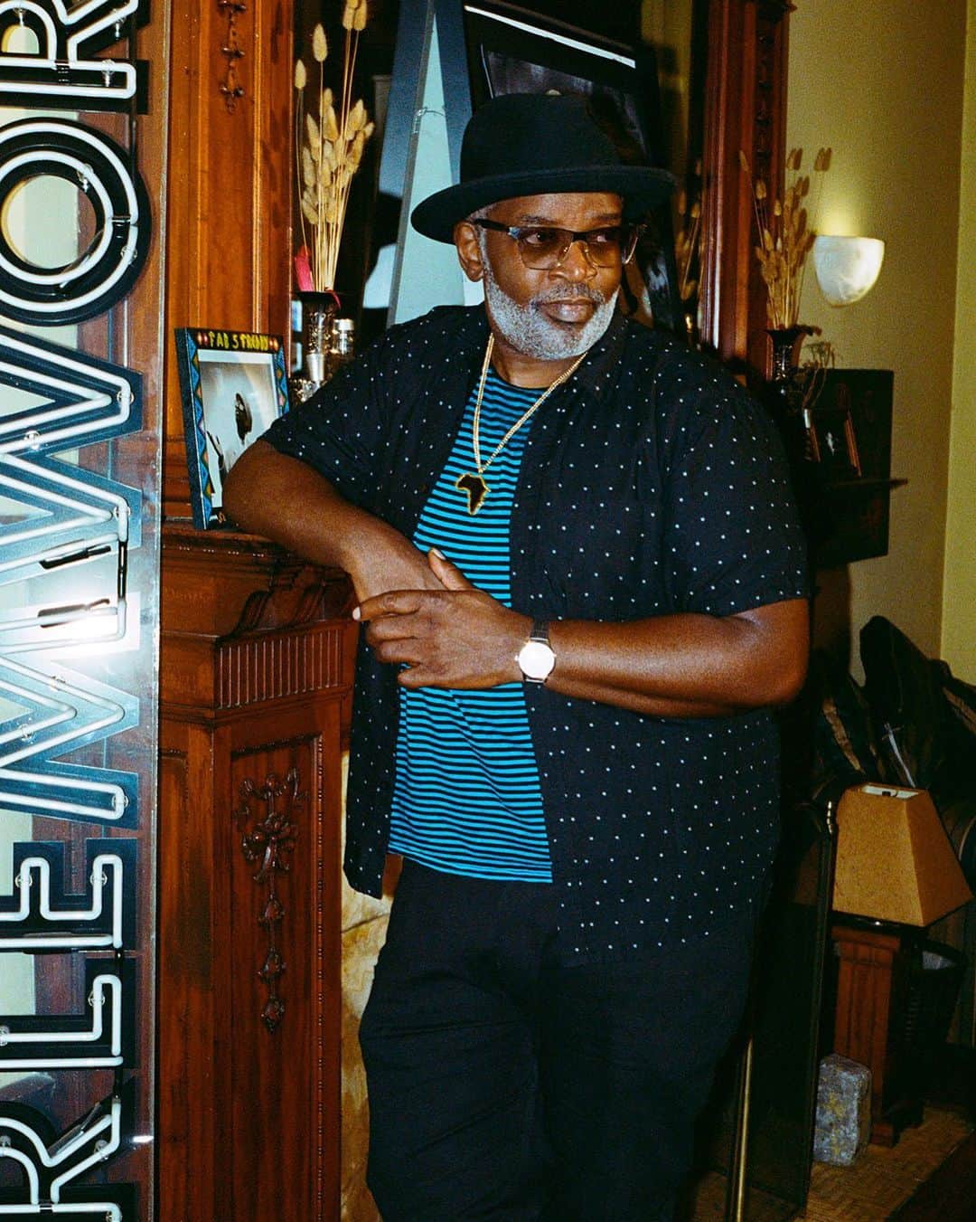 Vanity Fairさんのインスタグラム写真 - (Vanity FairInstagram)「Fred Brathwaite, a.k.a. Fab 5 Freddy, the artist, rapper, director, and former longtime host of ‘Yo! MTV Raps’ happens to be the person who first synergized what we call hip-hop.  Decades later, he’s still igniting the culture through art, film, and his new weed biz. For the November issue, the artist invited VF inside his world. Read more at the link in bio.   Story by Mark Rozzo Photographs by Eric Johnson Styled by Miles Pope」10月22日 7時30分 - vanityfair