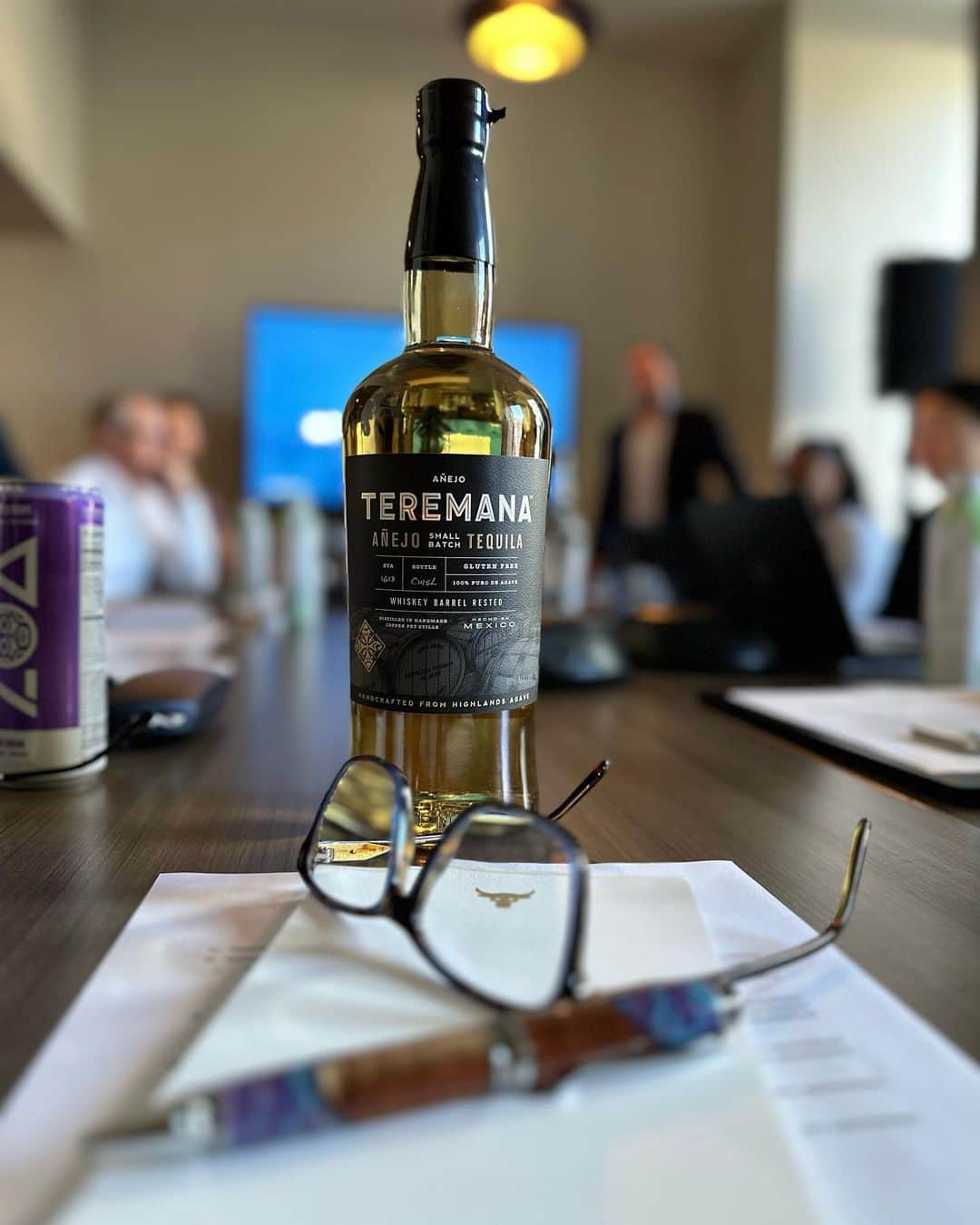 ドウェイン・ジョンソンのインスタグラム：「Productive @Teremana➕Siete Bucks Spirits board meeting with ownership + management.   Grateful to share our Teremana tequila’s unprecedented growth/sales puts us in the rare air of TOP 5 tequilas in the world 🙏🏾  Thank you to our great partners, the Lopez Family in Jesus Maria, Mexico, Mast Jagermeister, Southern Glazers, and all our phenomenal & hard working distributors coast to coast and around the world  🇺🇸 🌎   Most of all, THANK YOU to all of you - our MANA OHANA out there who raise your glasses with me for our Teremana toast celebrating the good times, the not so good times and everything in between ❤️🥃  Quality. Taste. Legacy.   We build Teremana step by step.   Cheers 🥃🖊️🤓   ~ founder + chairman  teremana tequila  #tequilaofthepeople」
