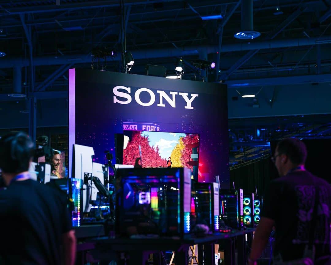 sonyさんのインスタグラム写真 - (sonyInstagram)「Twitch Con Day 1👾 Come by our booth and see brand new INZONE products, interact with mocopi and come see some irl rival streams!! #twitchcon2023 #SonyINZONE」10月22日 7時40分 - sonyelectronics