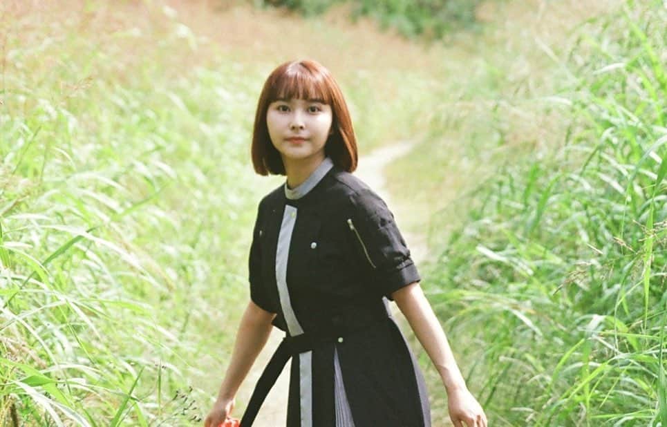 坂口有望さんのインスタグラム写真 - (坂口有望Instagram)「ツアーイメージフォト第2弾 by @y_d0708   今回もどいさんに撮ってもらっちゃった、フィルム、やっぱり中一からずっと一緒にいたからか表情が柔らかい気がする、まじで有難い #どいさんの #film   #全国声波 追加公演｢総会｣チケット発売中🎫 12/17 東京・草月ホール 12/23 大阪・阿倍野区民センター」10月22日 7時35分 - ami_sakagt