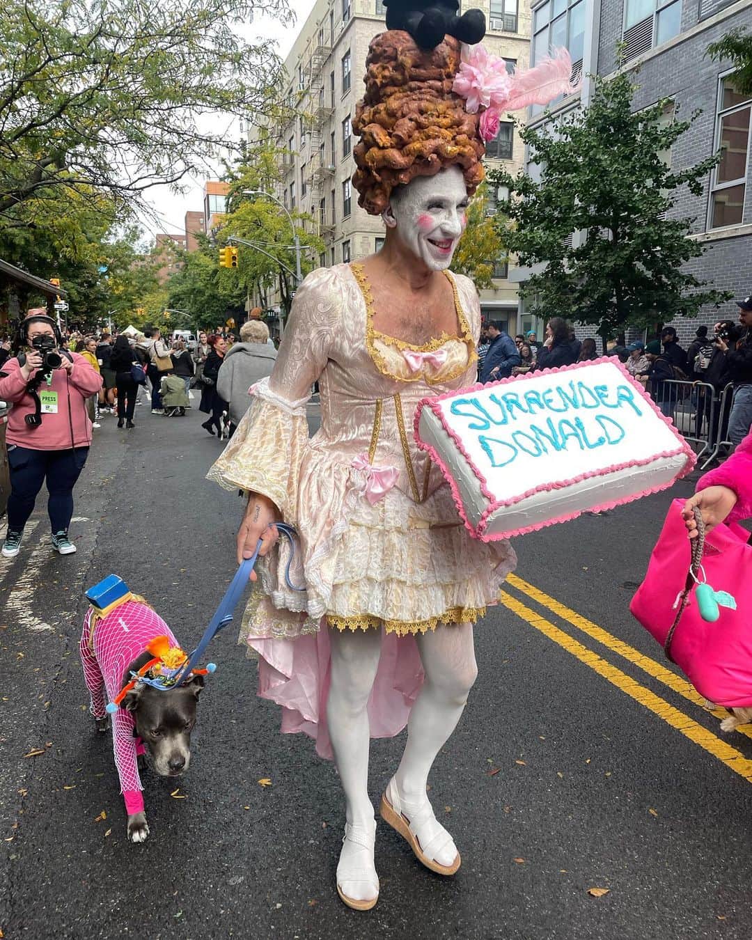 ロージー・オドネルさんのインスタグラム写真 - (ロージー・オドネルInstagram)「East Village Halloween Dog Parade! #LES #NYC」10月22日 7時35分 - rosie