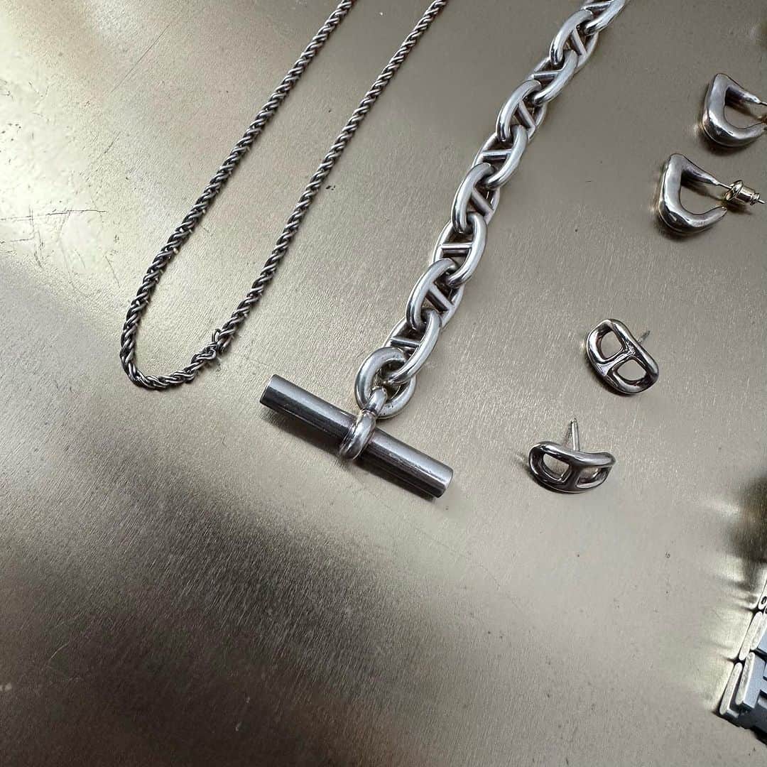 小田切恵子のインスタグラム：「fav🩶🤎  #accessory」