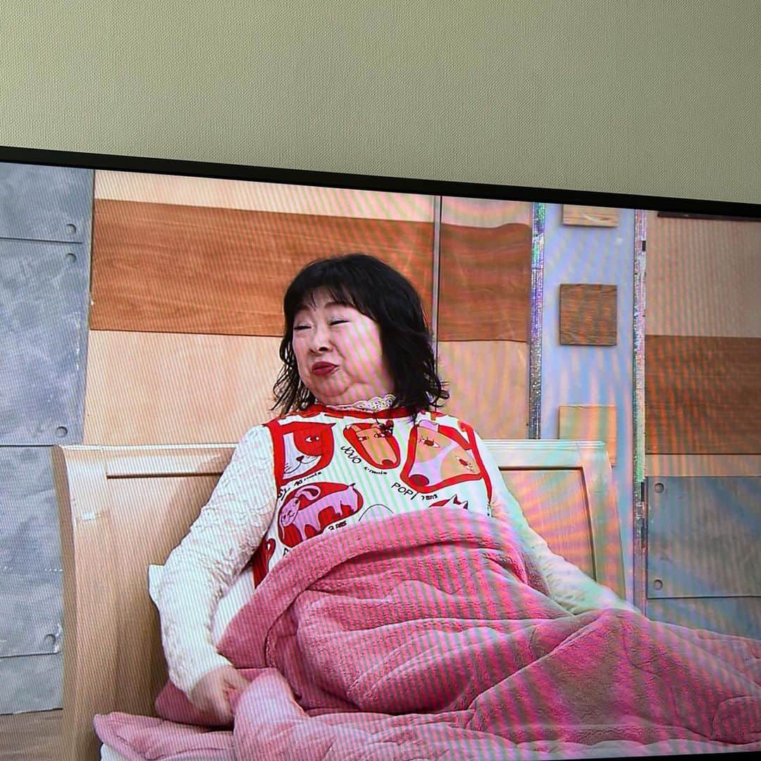 KEN KAGAMIさんのインスタグラム写真 - (KEN KAGAMIInstagram)「テレビで出演者みんなベッドに入ってるのヤバイな。新しい。」10月22日 7時45分 - kenkagami