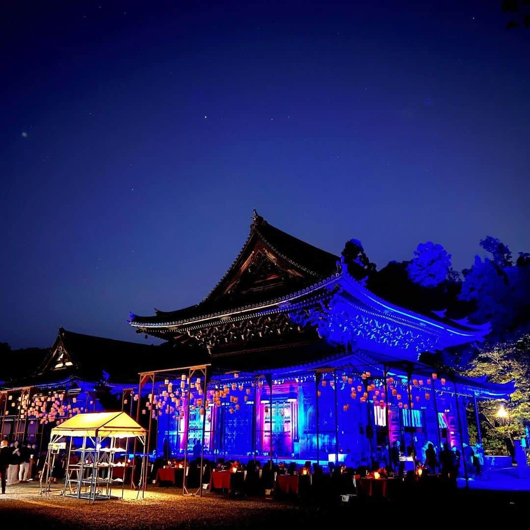 ZANPA＜残波＞公式のインスタグラム：「⁡ ⁡ 京都の天皇家菩提寺総本山の御寺(みてら） 泉涌寺にて、沖縄・比嘉酒造様とのコラボレーションディナー『PREMIUM DINNER PARTY with ZANPA～Smile Be Waves～2023 in 泉涌寺』が開催されました。 ⁡ この経験を糧に、精進いたします。 ⁡ 今後ともよろしくお願い致します。  #残波  #zanpa  #泉涌寺  #残灯会 #smilebewaves ⁡ #祇園椿  #祇園の宿杏花 #祇園  #祇園グルメ  #感謝の気持ち  #お客様に感謝  #そうだ京都行こう  #そうだ京都へ行こう  #祇園ランチ  #京都グルメ  #割烹  #京都割烹 #鯛茶漬け #京都ランチ #グルメ好きな人と繋がりたい #lunch #日本料理 #インスタグルメアワード #Kyotostyle #Kyototrip #Kyotojapan #オトナ旅 #京都グルメ #京都グルメ旅 #京都ごはん」