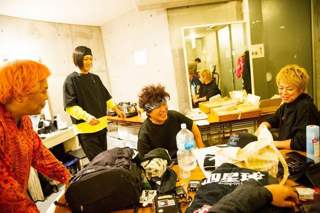 HIROSHIさんのインスタグラム写真 - (HIROSHIInstagram)「高松オリーブホール 響都超特急 TOUR ＝GUEST＝ 四星球 ファミリーレストラン  ありがとう♪  photo @ninjajon」10月22日 13時18分 - hirorinq