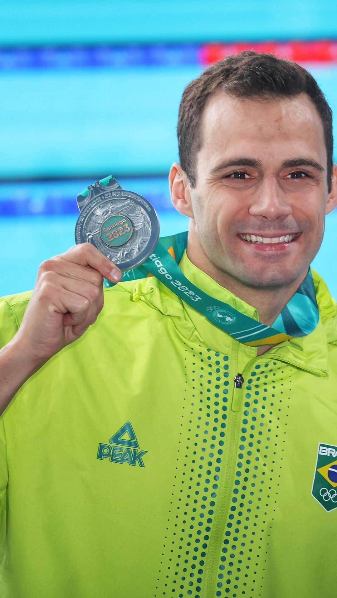 レオナルド・ジ・デウスのインスタグラム：「4X LÉO DEUS🥇🥇🥇🥈  Léo de Deus conquistou a medalha de prata nos 200m borboleta em #Santiago2023. É o seu quarto pódio seguido nesta mesma prova. Uma marca história!  #OTDEmSantiago  📸 @wander_imagem」