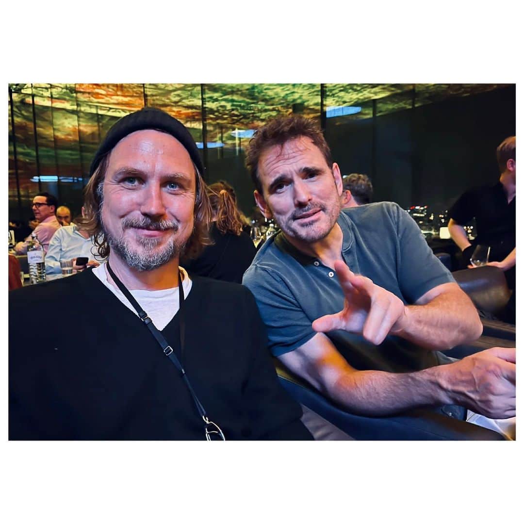 マット・ディロンのインスタグラム：「Catching up with with Lars at @viennale_official #larseidinger」
