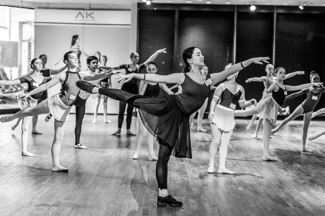 ミコ・フォガティのインスタグラム：「Treasuring these beautiful memories from the @ak.dancewear event doing one of the things I love doing most! 🤍  Photos taken and edited by the amazing @katiegingphoto」