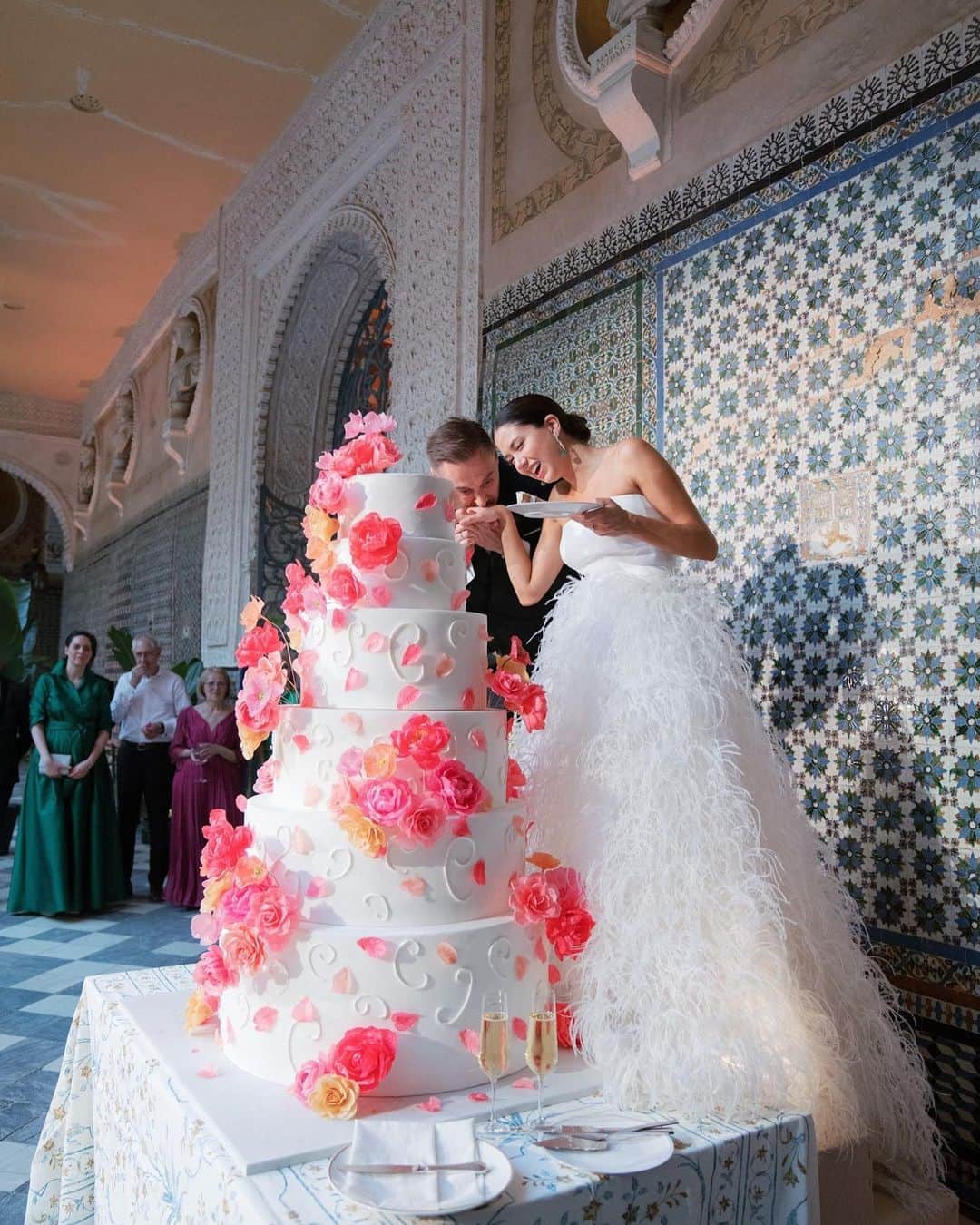 Vogueさんのインスタグラム写真 - (VogueInstagram)「Newlyweds Alexandra Dorda and Stefan Marcu wanted to create an event that guests would remember— so the two threw a four-day wedding in Seville, Spain. They wed at @casadepilatos, a 16th-century Andalusian palace. "I have always found courtyards enchanting, so I knew I wanted to hold my wedding in a series of courtyards. When we began searching for locations, one of our planners, Luis Otoya, described the aesthetic we were going for as 'crumbly' since we didn't want the venue to look too perfect," Alexandra says.   Tap the link in our bio to go inside the couple's dream wedding. Photos: @corbingurkin」10月22日 8時13分 - voguemagazine