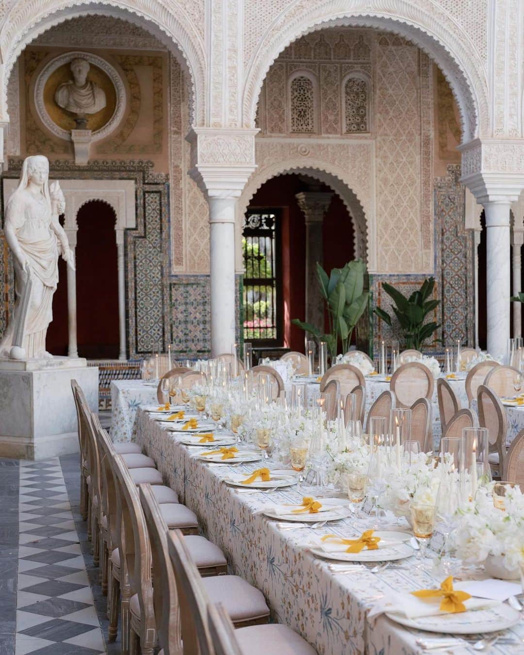 Vogueさんのインスタグラム写真 - (VogueInstagram)「Newlyweds Alexandra Dorda and Stefan Marcu wanted to create an event that guests would remember— so the two threw a four-day wedding in Seville, Spain. They wed at @casadepilatos, a 16th-century Andalusian palace. "I have always found courtyards enchanting, so I knew I wanted to hold my wedding in a series of courtyards. When we began searching for locations, one of our planners, Luis Otoya, described the aesthetic we were going for as 'crumbly' since we didn't want the venue to look too perfect," Alexandra says.   Tap the link in our bio to go inside the couple's dream wedding. Photos: @corbingurkin」10月22日 8時13分 - voguemagazine