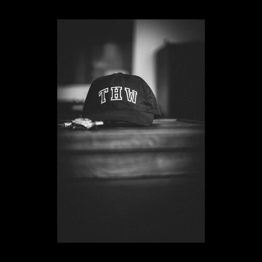 FIVE FOCUS takarada_officialのインスタグラム：「I got the matching cap at @thehwdog_osaka   このシンプルなデザインがなんとも言えない。  #ファッション #ストリートファッション #帽子 #キャップコーデ #hwdog #堀江 #大阪 #thw #leica #leicam10monochrom   @mottosatoshi @glitchman_shimizu @mkyohei @new_daisuke_fishing @thehwdogandco @unwasted_official @akitoshiyamada @wakazonobassfishingclub @b_c.woody @goat_joemsv   ■FIVE FOCUS Inc. @five_focus_inc   ■GLITCH OIL JAPAN @glitch_oil_japan  ■GLITCH OIL EUROPE @glitch_oil_europe」