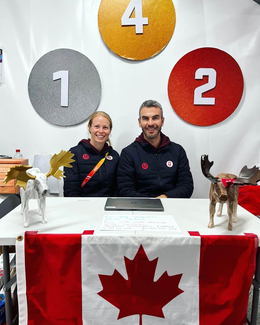 エリック・ラドフォードのインスタグラム：「An amazing day for Canada here in Santiago!!! You can find @jacqueline_simoneau and I in our ‘office’ cheering for all the athletes!   #gocanadago #santiago2023 #teamcanada #medalcount」