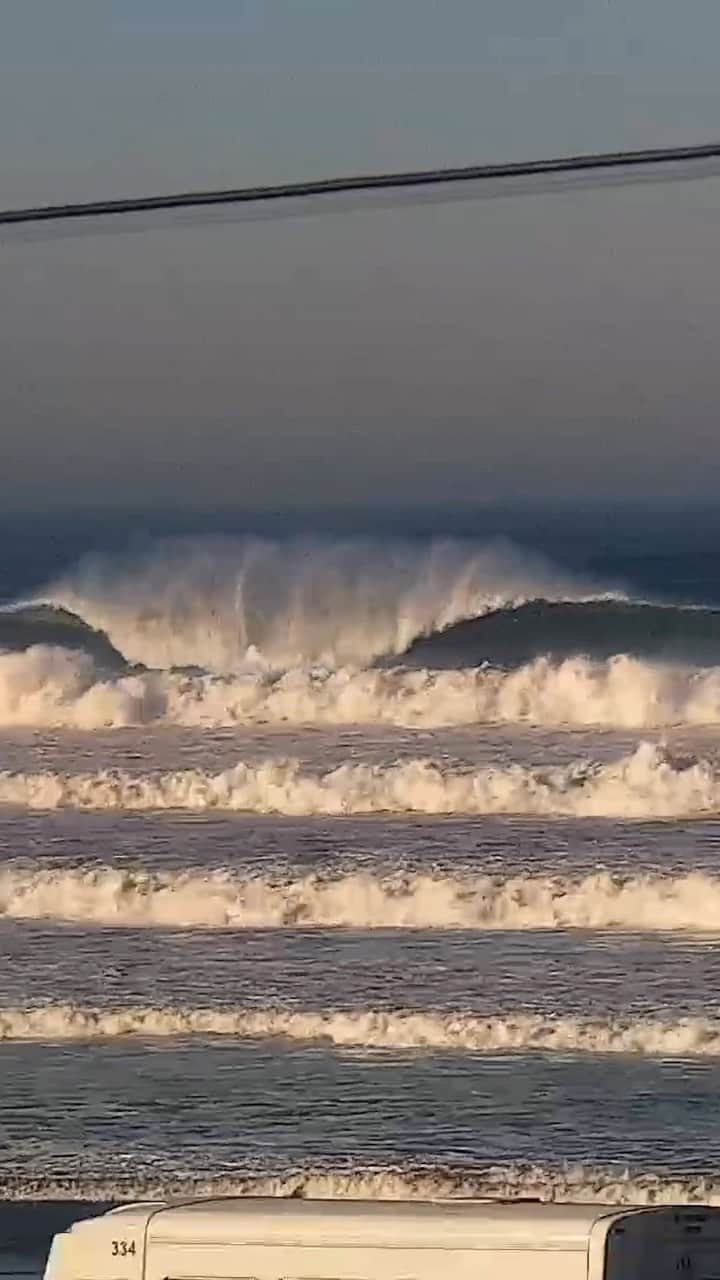 surflineのインスタグラム：「It was a great week for surfers in California (especially if you live in NorCal). Our cams picked up a few special moments from the last few days. Full #surflinecamrewind video is up on YouTube via link in bio.」