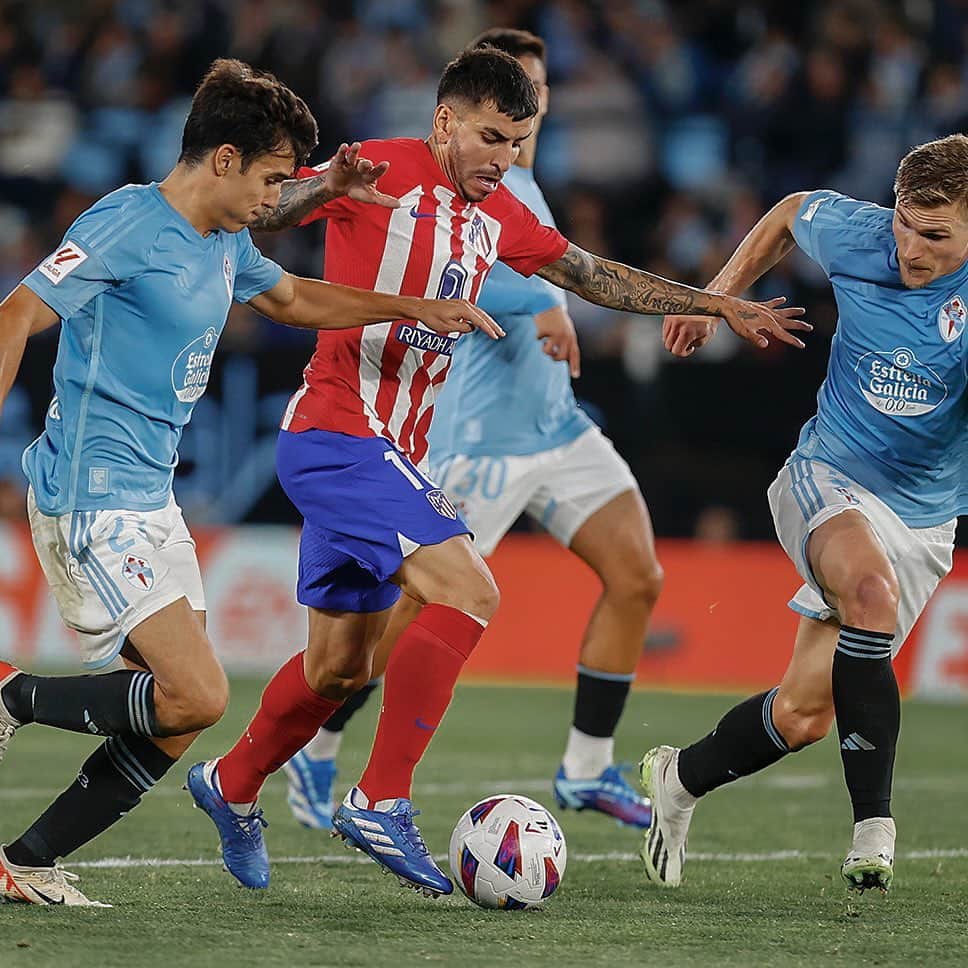 アンヘル・コレアのインスタグラム：「Nos quedamos con los 3 puntos. Vamos @atleticodemadrid 💪🏼⚽️❤️」