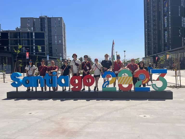 アラーナ・イップのインスタグラム：「PanAm Games @santiago2023oficial so far: team pictures (lots of them), opening ceremony, training ft cute gym dogs, team board games, my cosy room  Tomorrow my competition starts with women’s combined semis. Let’s go! 😈」