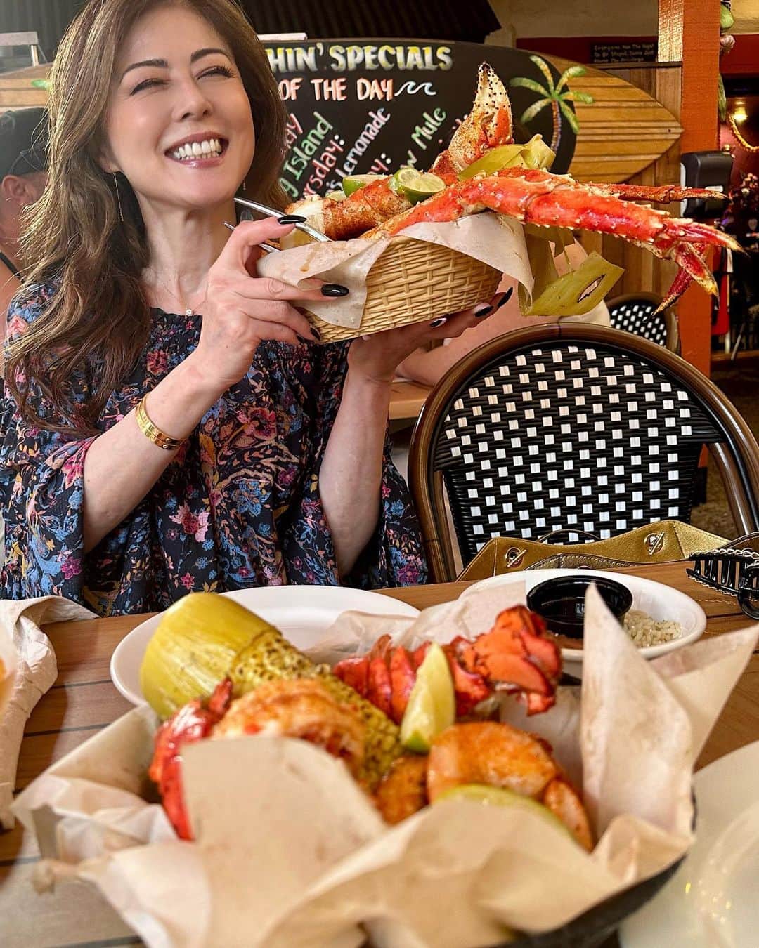 武田久美子さんのインスタグラム写真 - (武田久美子Instagram)「. Alaskan king crabで お腹いっぱいになった 幸せな昼下がりです。 その他Baja lobster とshrimp🩷 こちらSan Diegoのメキシカンレストラン Rockin’ Baja lobster にて  皆様良い週末をお過ごし下さいね💜💜💜  #mexicanfood #seafood #alaskankingcrab」10月22日 9時04分 - kumikotakedaofficial