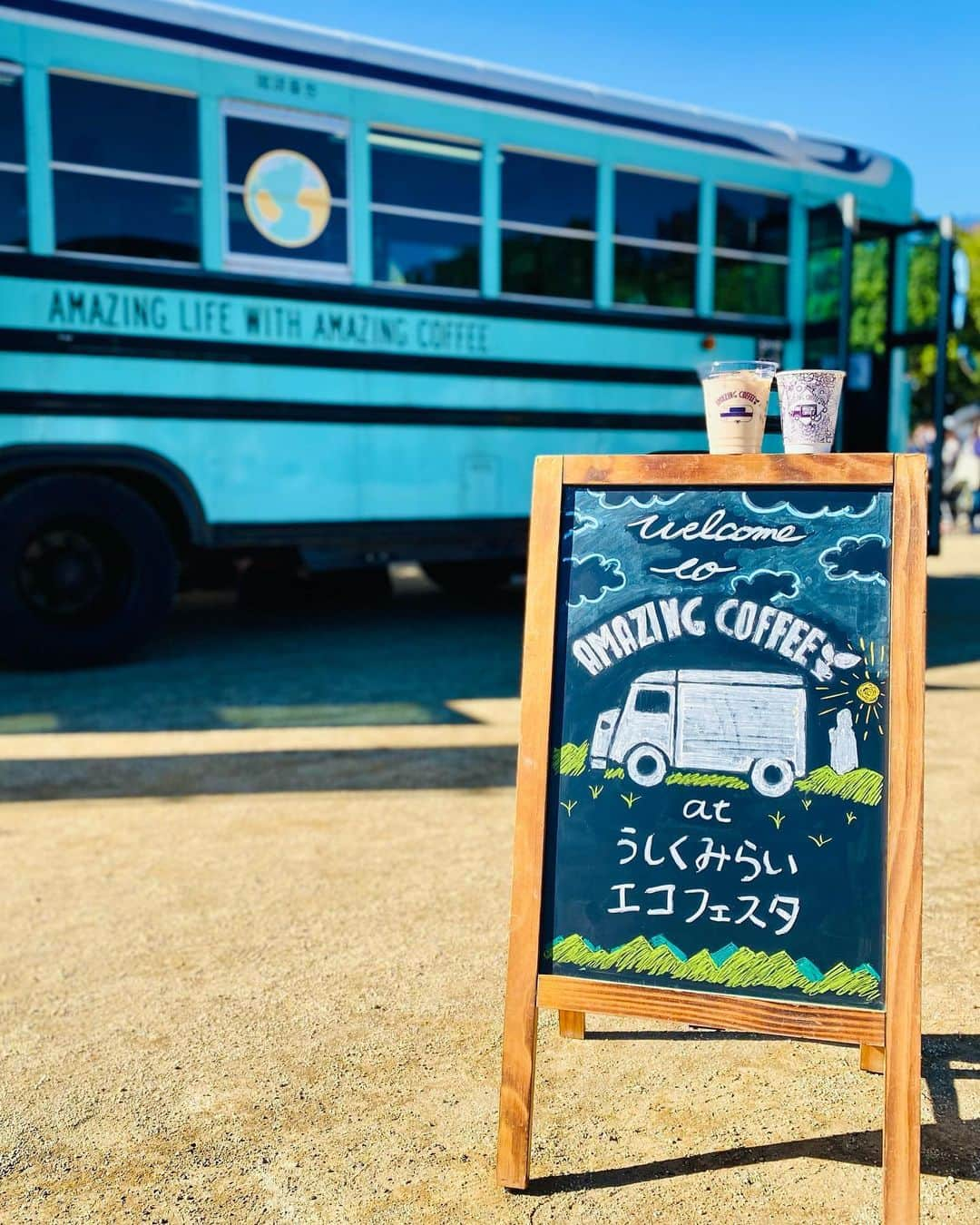 AMAZING COFFEEのインスタグラム：「. 🚌AMAZING COFFEE at 第16回「うしくみらいエコフェスタ」☕️  本日10月22日(日)10:00〜よりOPENいたします😊✨  THE JET BOY BANGERZのみなさんとのコラボドリンク『ジェッティー🚀』やAMAZING COFFEE定番ドリンク・アイテムを販売‼️  1PLAY ¥500(税込)でオリジナルアイテムをGETできる『AMAZINGカプセル』もご用意しております👐🏻  ※営業時間内でも、すべての商品、準備数に達し次第、営業を終了させていただく可能性がございます。予めご了承ください。  お楽しみください(^o^)v⤴️  詳しい販売商品ラインナップは、プロフィールページのofficial website NEWS PAGEをご確認ください💁🏻‍♀️ @amazing_coffee_official  ※入場料は無料となります。  【開催日時】 2023年10月22日(日) 10:00〜15:00  【開催場所】 茨城県 牛久運動公園 多目的広場 飲食ブース 会場MAP[あ]  〒300-1203  茨城県牛久市下根町1400 ※うしくみらいエコフェスタに関する詳細は、うしくみらいエコフェスタ事務局までお問い合わせください。 TEL:029-873-2111 MAIL:kankyou@city.ushiku.ibaraki.jp  #AMAZINGCOFFEE #アメージングコーヒー #AMeCO #アメコ #coffee #珈琲 #茨城 #牛久市 #牛久運動公園 #うしくみらいエコフェスタ #THEJETBOYBANGERZ #TJBB #紅茶 #ジェッティー #牛久大仏 #モーモーくん #AMAZINGベア #saveyourneighbor @the_jet_boy_bangerz」