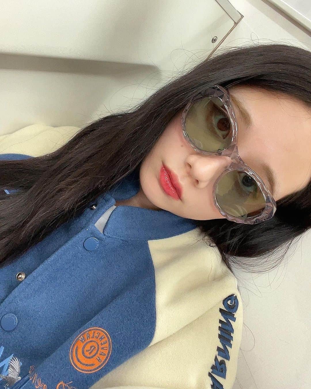 のインスタグラム：「おはよう〜！ #FACTORY900 さんのサングラス！ 日差しが強かったのでサングラスをかけました！ ノリノリの曲を聴きながら、レッスンに向かいました！ FACTORY900さんは素敵なメガネやサングラスが沢山🕶️」