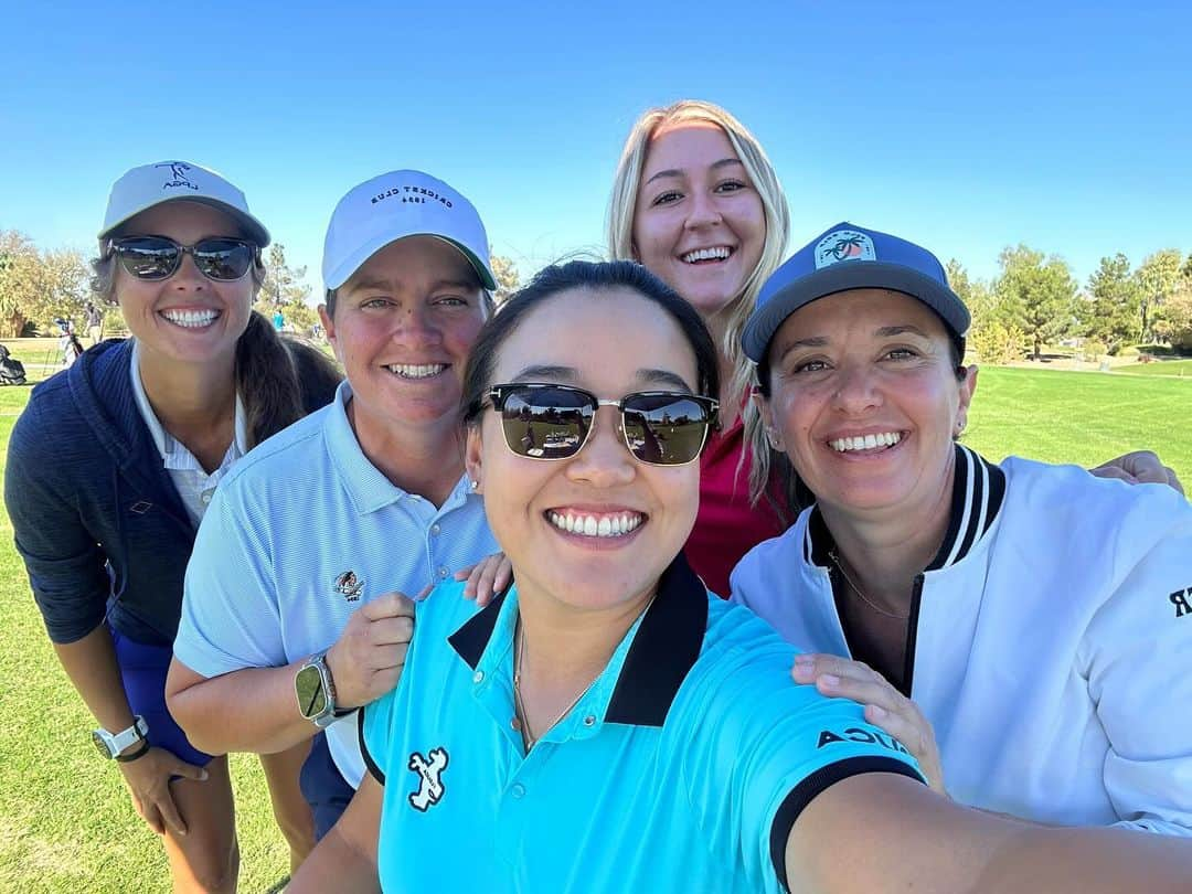 イリー・リーさんのインスタグラム写真 - (イリー・リーInstagram)「It was not easy being on the road last few months juggling to be on LPGA tour and also studying to get LPGA teaching certification at the same time.   Now I became the only current LPGA Tour player who has LPGA teaching certification. I am confident to say now I know how to play and teach golf. ☺️  Thanks to my classmate especially @mogarita8. She took this course with me just so she can help me pass. What a friend. ❤️  I can’t wait to see what the future holds next! 🙂  #lpgaclassa #lpgatour #golfswing #lpgaprofessionals #golfcoach #golfpro #Losangeles #california」10月22日 9時37分 - ilheelee