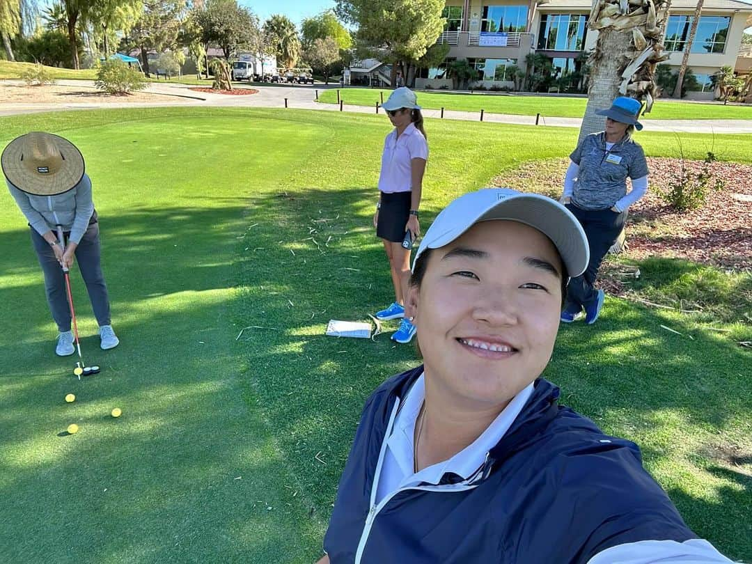 イリー・リーさんのインスタグラム写真 - (イリー・リーInstagram)「It was not easy being on the road last few months juggling to be on LPGA tour and also studying to get LPGA teaching certification at the same time.   Now I became the only current LPGA Tour player who has LPGA teaching certification. I am confident to say now I know how to play and teach golf. ☺️  Thanks to my classmate especially @mogarita8. She took this course with me just so she can help me pass. What a friend. ❤️  I can’t wait to see what the future holds next! 🙂  #lpgaclassa #lpgatour #golfswing #lpgaprofessionals #golfcoach #golfpro #Losangeles #california」10月22日 9時37分 - ilheelee