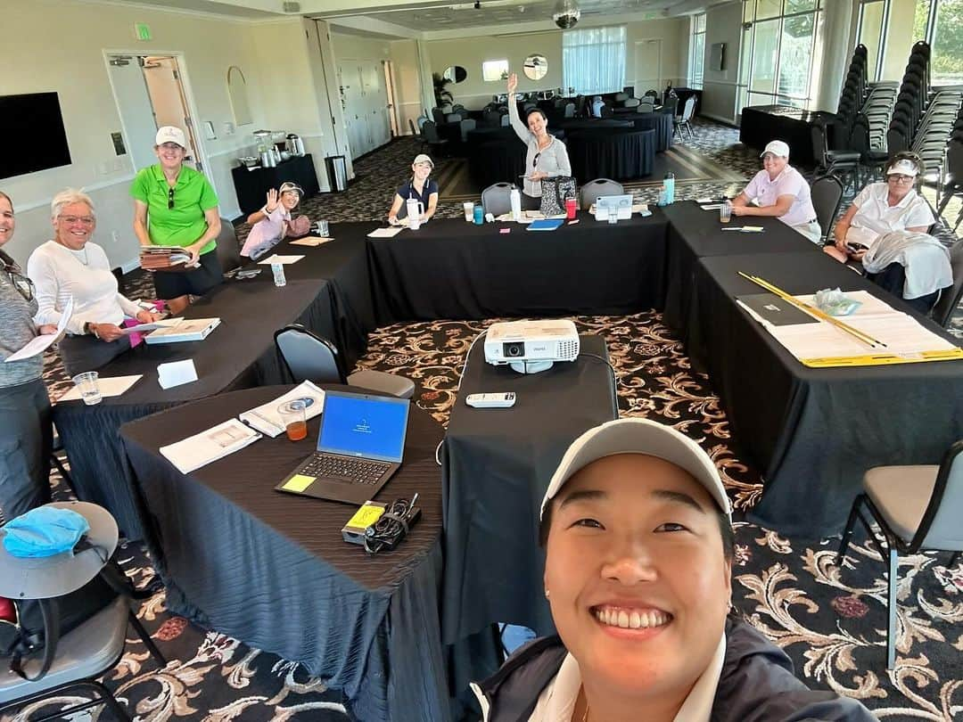 イリー・リーさんのインスタグラム写真 - (イリー・リーInstagram)「It was not easy being on the road last few months juggling to be on LPGA tour and also studying to get LPGA teaching certification at the same time.   Now I became the only current LPGA Tour player who has LPGA teaching certification. I am confident to say now I know how to play and teach golf. ☺️  Thanks to my classmate especially @mogarita8. She took this course with me just so she can help me pass. What a friend. ❤️  I can’t wait to see what the future holds next! 🙂  #lpgaclassa #lpgatour #golfswing #lpgaprofessionals #golfcoach #golfpro #Losangeles #california」10月22日 9時37分 - ilheelee