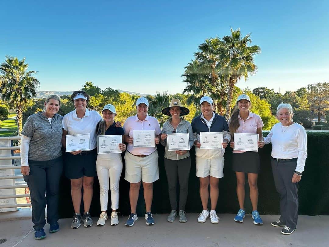 イリー・リーのインスタグラム：「It was not easy being on the road last few months juggling to be on LPGA tour and also studying to get LPGA teaching certification at the same time.   Now I became the only current LPGA Tour player who has LPGA teaching certification. I am confident to say now I know how to play and teach golf. ☺️  Thanks to my classmate especially @mogarita8. She took this course with me just so she can help me pass. What a friend. ❤️  I can’t wait to see what the future holds next! 🙂  #lpgaclassa #lpgatour #golfswing #lpgaprofessionals #golfcoach #golfpro #Losangeles #california」