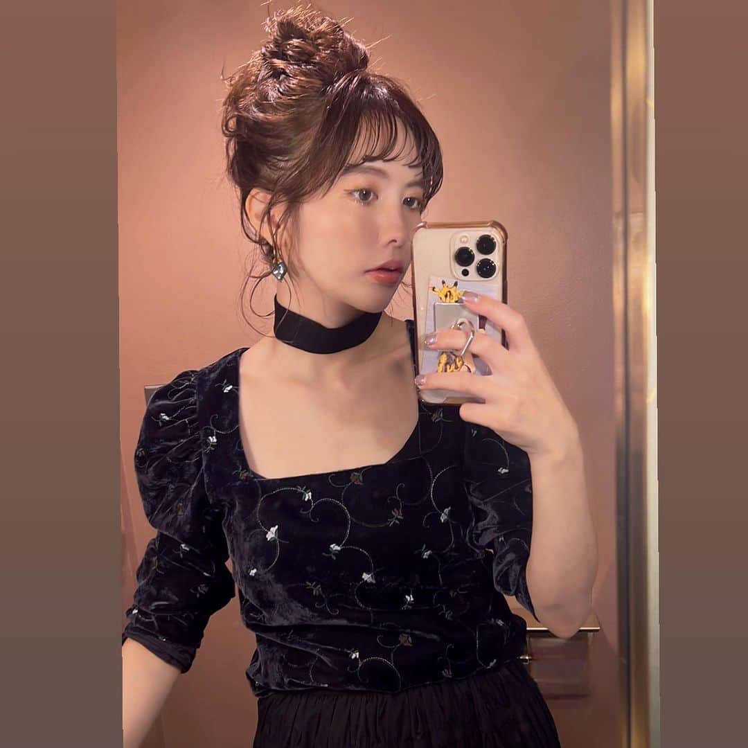 のインスタグラム：「8年8ヶ月お世話になりました🥺♡  大切なお客様や大好きなstaffのみんなに 出会えた事に凄く感謝してます✨  沢山の手紙やお花 present ありがとうございます🙇‍♂️  大切に使わせて頂きます😊✨  11月から第二の美容師人生 頑張ります✂︎  これからも 古賀美紀をよろしくお願いします🙇‍♂️♡」