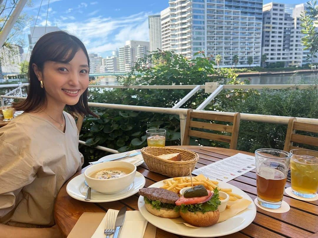 大浦育子のインスタグラム：「先日のlunch time🍽️ 結婚前から主人とよく来ていたお店！ 久しぶりに行ったけどテラス席が気持ちよくて最高でした♡ 飲める時が来たら私もクラフトビールを頼みたい🍻笑 . #tyharbor#lunch」