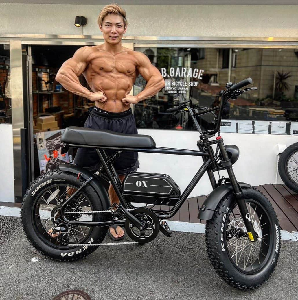 サイヤマングレートのインスタグラム：「ジムに通うためのカッケーバイクを手に入れた！！ これで神田のジムまで通います！！！」