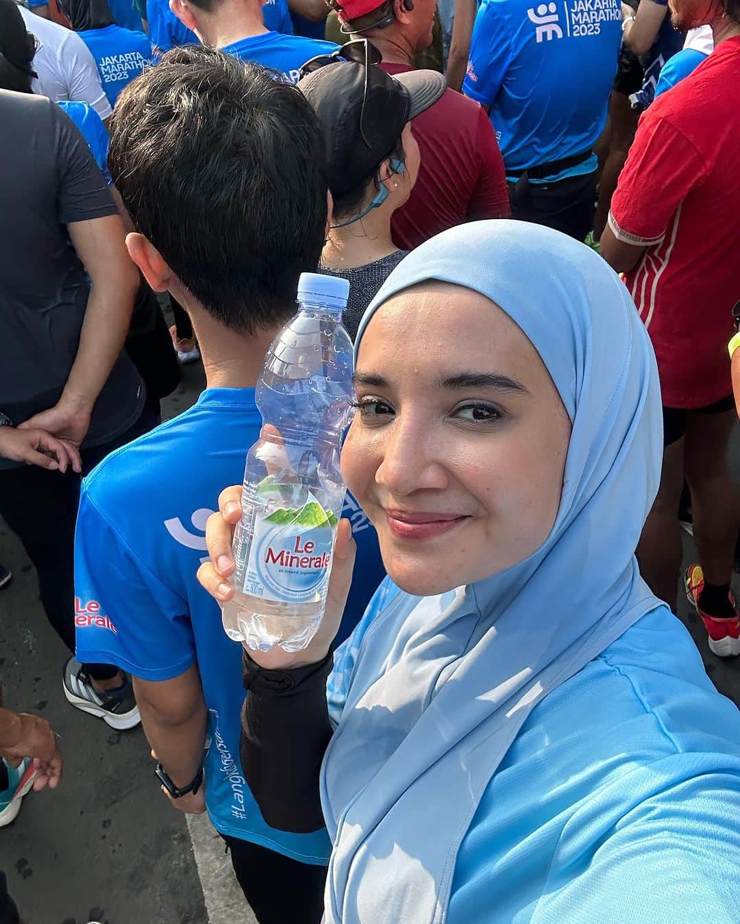 Zaskia Sungkarのインスタグラム：「My first 5K🥰   #JakartaMarathon @le_mineraleid」