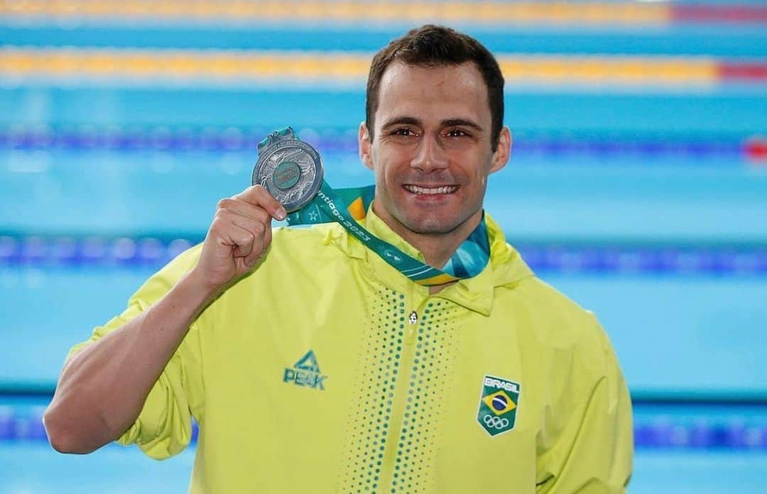 レオナルド・ジ・デウスのインスタグラム：「OBRIGADO PELA TORCIDA E CARINHO de TODOS!!! DEIXEI TUDO NA PISCINA POR NÓS BRASILEIROS!!! São 4 edições seguidas de Jogos Panamericanos medalhando nos 200 Borboleta 🥇🥇🥇🥈, muito trabalho, dedicação, resiliência e constância ao longo de 16 anos!!! OBRIGADO, SEGUIMOS EM FRENTE!!! 🇧🇷」