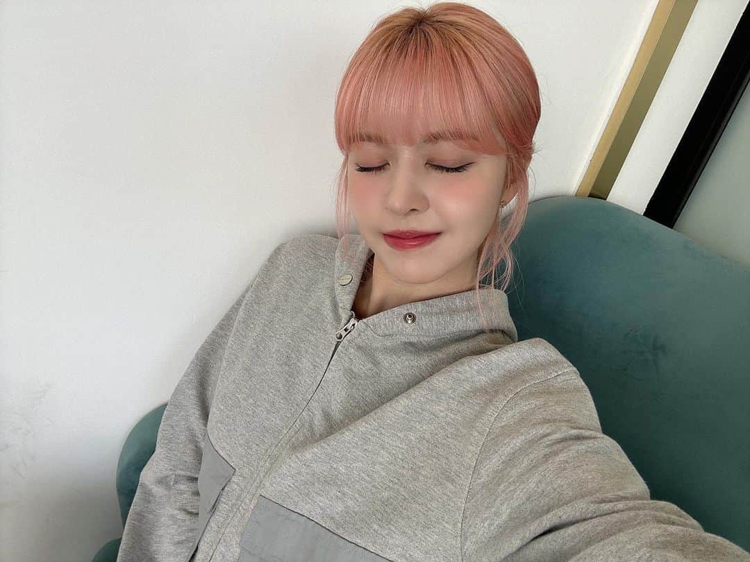NMIXXさんのインスタグラム写真 - (NMIXXInstagram)「When I close my eyes, it’s not just the backs of my eyelids I see.  #NMIXX #엔믹스 #LILY #릴리」10月22日 10時11分 - nmixx_official