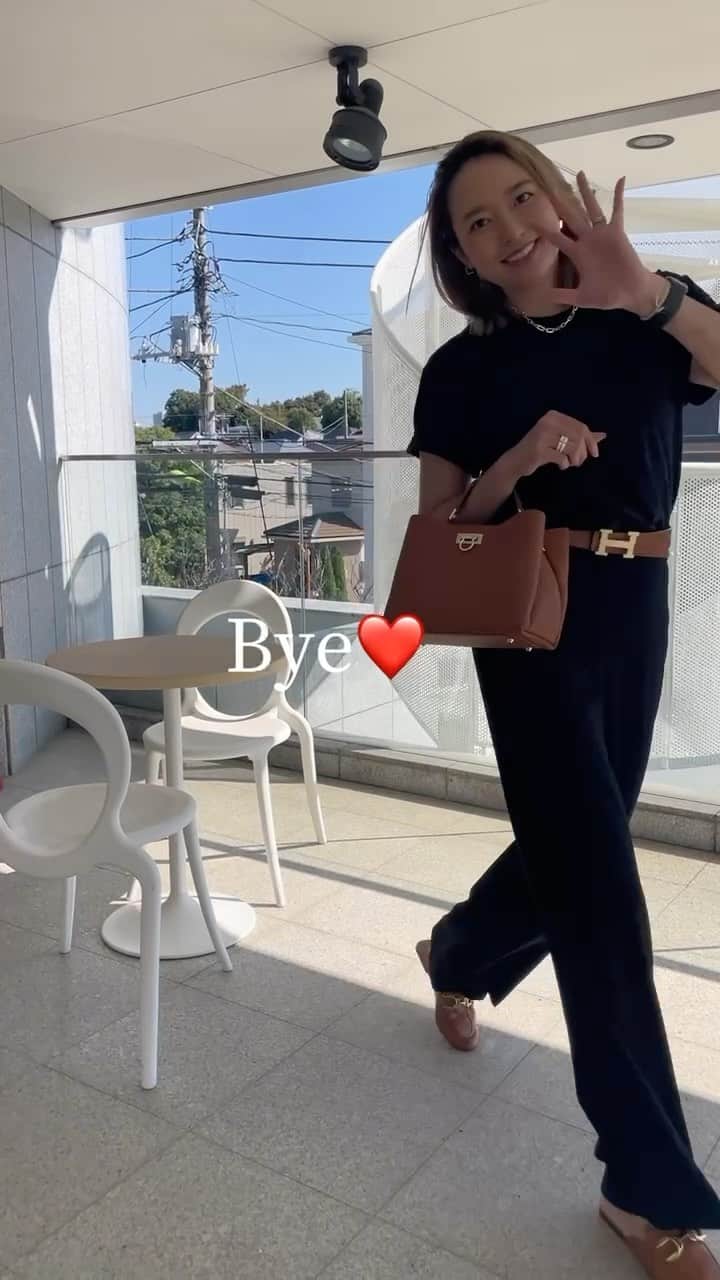 結子のインスタグラム：「シックな秋にブラウン小物❤️ @bag_hayni #PR#ママ　  #HAYNI #ヘイニ #トートバッグ #ショルダーバッグ #高見えバッグ #バッグ好き #本革バッグ #レザーバッグ #大人カジュアル」