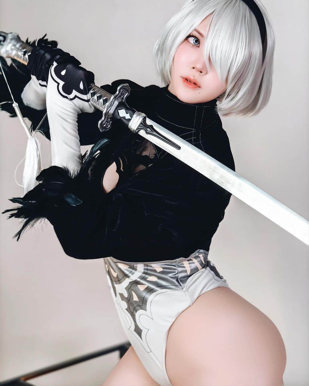YingTzeのインスタグラム：「2B 🖤  What character do you wish to see me cosplay next ? ✨😉」