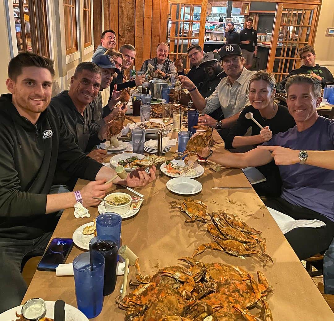 エリン・アンドリューズのインスタグラム：「Baltimore. “That’s some 🦀” @nflonfox」