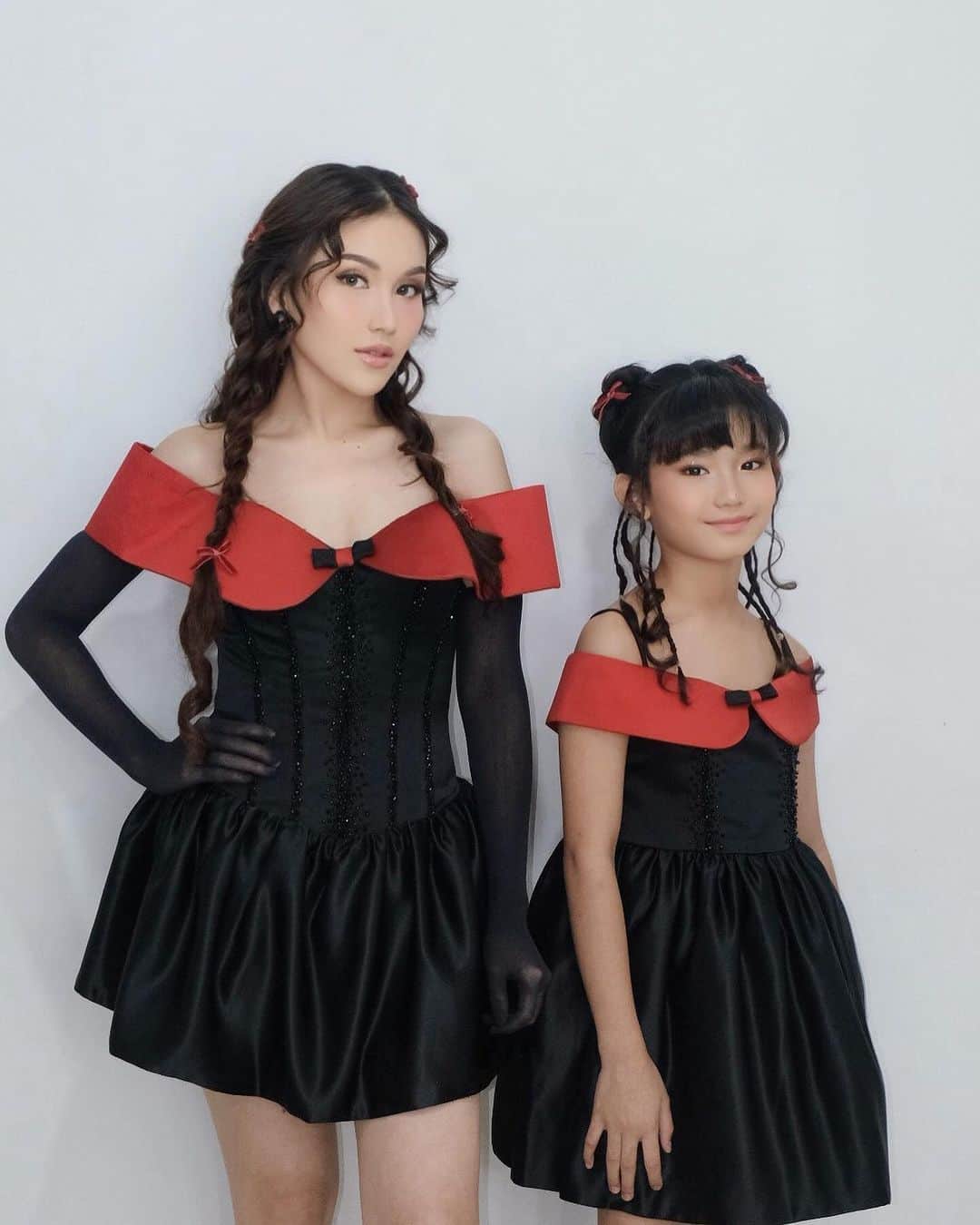 アユ・ティンティンさんのインスタグラム写真 - (アユ・ティンティンInstagram)「My baby ❤️🖤 for HUT @officialmnctv✌🏻💃 Dress costom @felissa_thung Earrings @rinaldyyunardi Make up @rama_jee Hair @kriznafahrezi Fashion Stylist @erichalamin」10月22日 10時29分 - ayutingting92