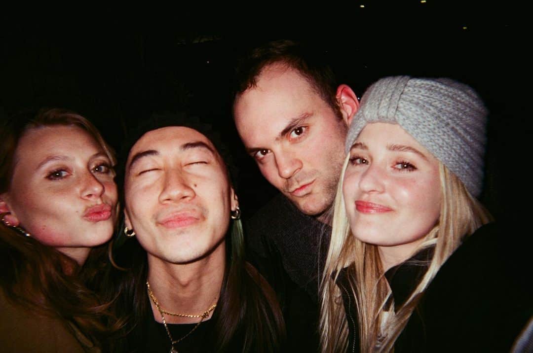 アマンダ・ミシェルカのインスタグラム：「Flashbacks from the disposable 🇫🇷 (some of my fav gays)」