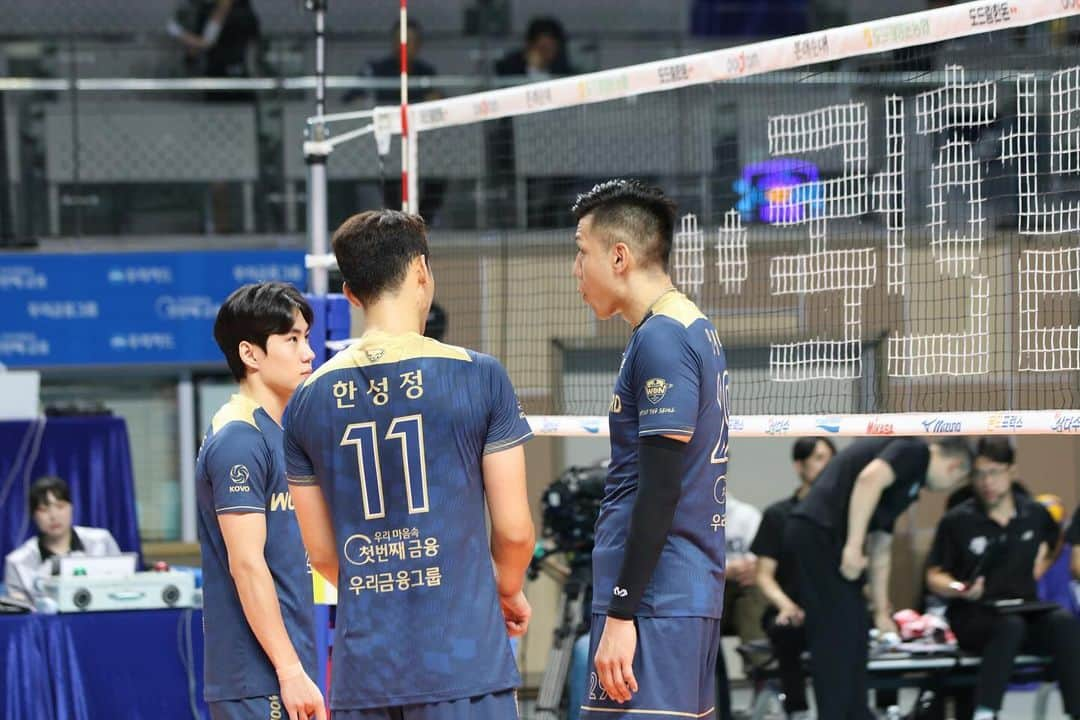 大竹壱青さんのインスタグラム写真 - (大竹壱青Instagram)「2023.10.18   Match Photos  #isseiotake  #우리카드우리won #mcdavid  #sev_sports  #lil1star  #1枚目頼れるキャプテン #2枚目いい感じのぷり尻に見える」10月22日 10時38分 - issei_otake