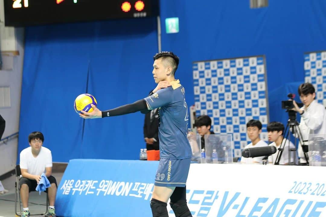 大竹壱青さんのインスタグラム写真 - (大竹壱青Instagram)「2023.10.18   Match Photos  #isseiotake  #우리카드우리won #mcdavid  #sev_sports  #lil1star  #1枚目頼れるキャプテン #2枚目いい感じのぷり尻に見える」10月22日 10時38分 - issei_otake
